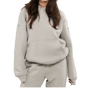 Comfrt *NEW* Travel Essentials Hoodie Stone Size M